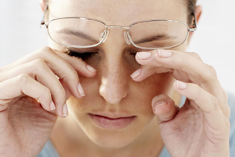 Triệu chứng, biểu hiện của khô và nhức mỏi mắt