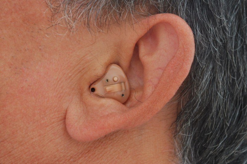 Bệnh lãng tai ở người già nhận biết và điều trị như thế nào?