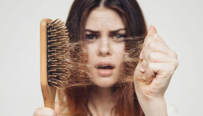 Rụng tóc làm bạn mất tự tin và tăng nguy cơ bị hói