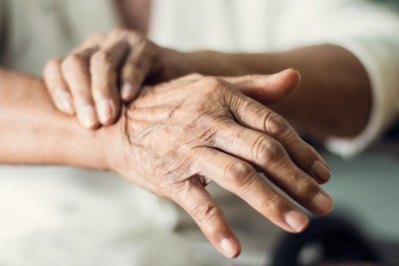 Những triệu chứng nhận biết sớm bệnh Parkinson | Medlatec